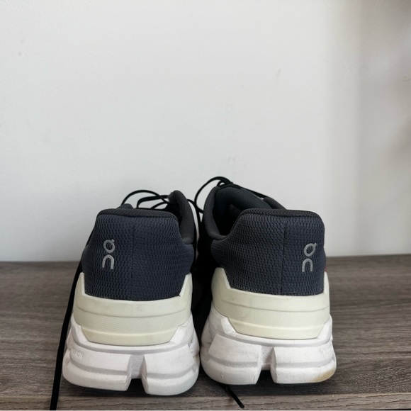 On Running Men's Cloudflyer Size 14 Black White Wide - 51.99067 - Picture 6 of 11